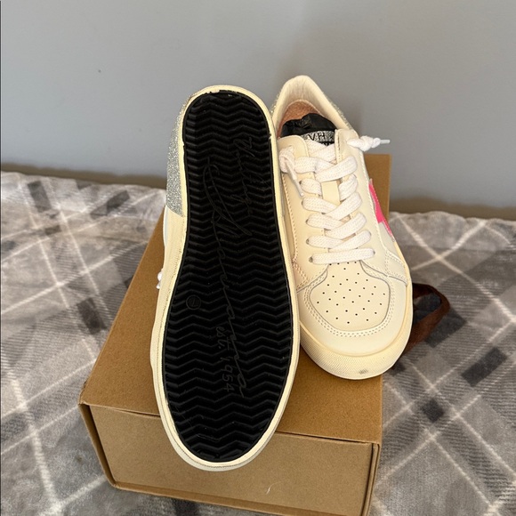 Vintage Havana Cream and Pink Sneakers - Picture 3 of 7